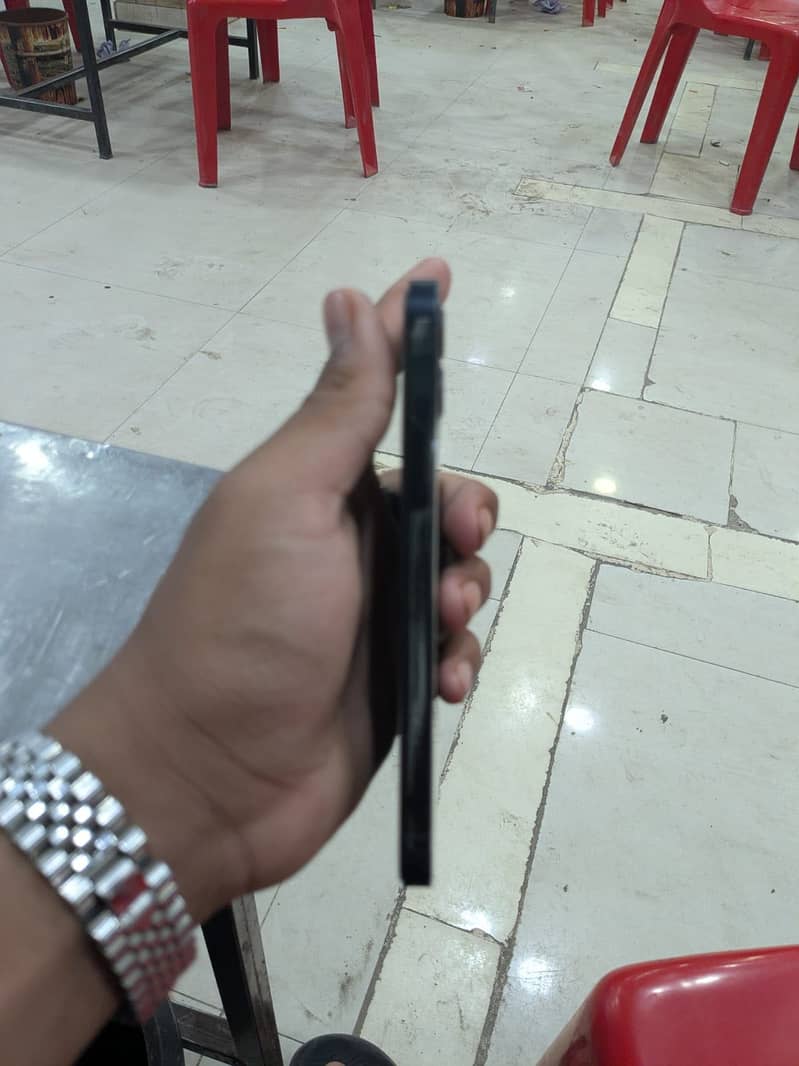 Apple iPhone 12 1