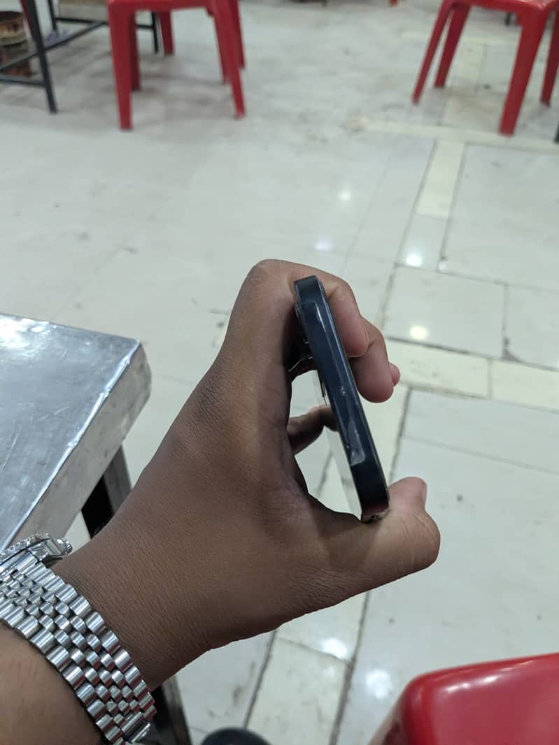 Apple iPhone 12 2