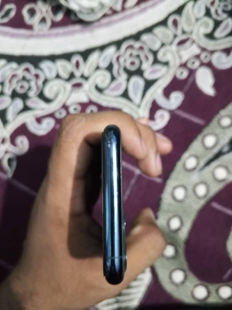 iphone 11 pro 2