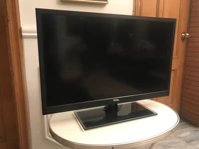 28" TCL LCD TV in Excellent Condition