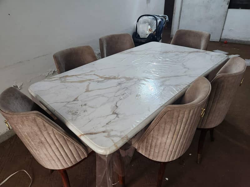 Dining table 0