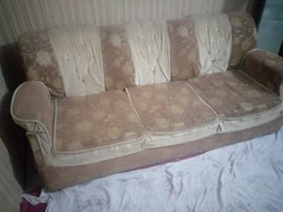 skin coulor sofa set good condition