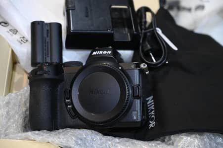 Nikon Z5 Full Fream cam