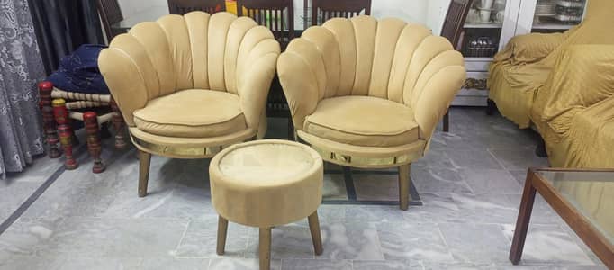 2 coffee chairs with table