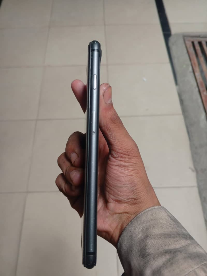 Apple iPhone 8 Plus 5