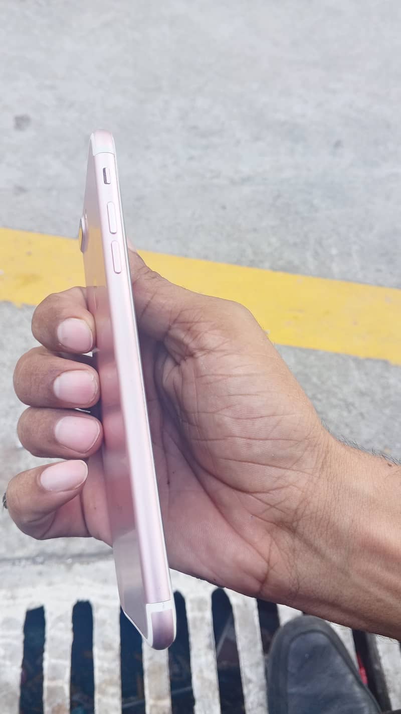 Apple iPhone 7 Plus 0