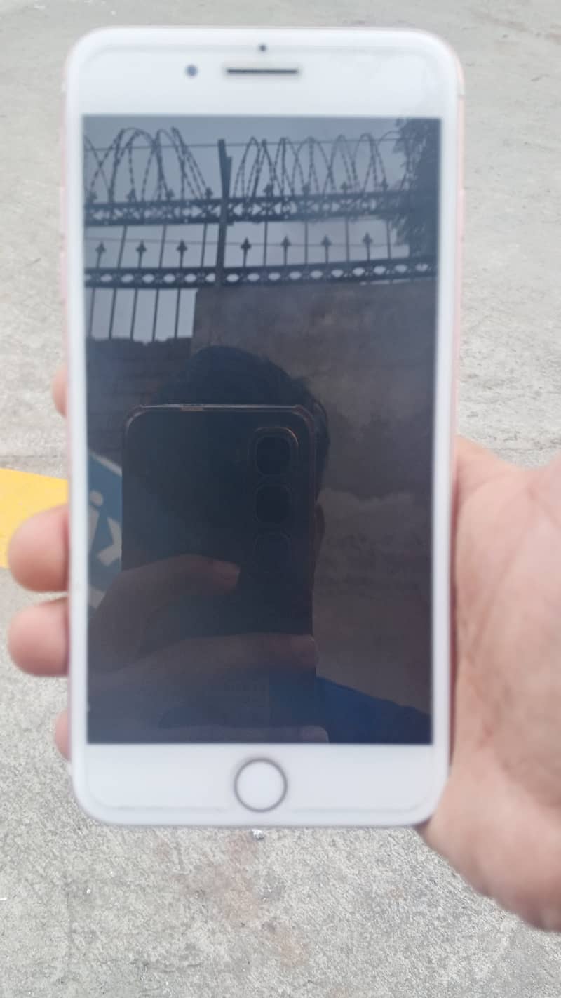 Apple iPhone 7 Plus 2