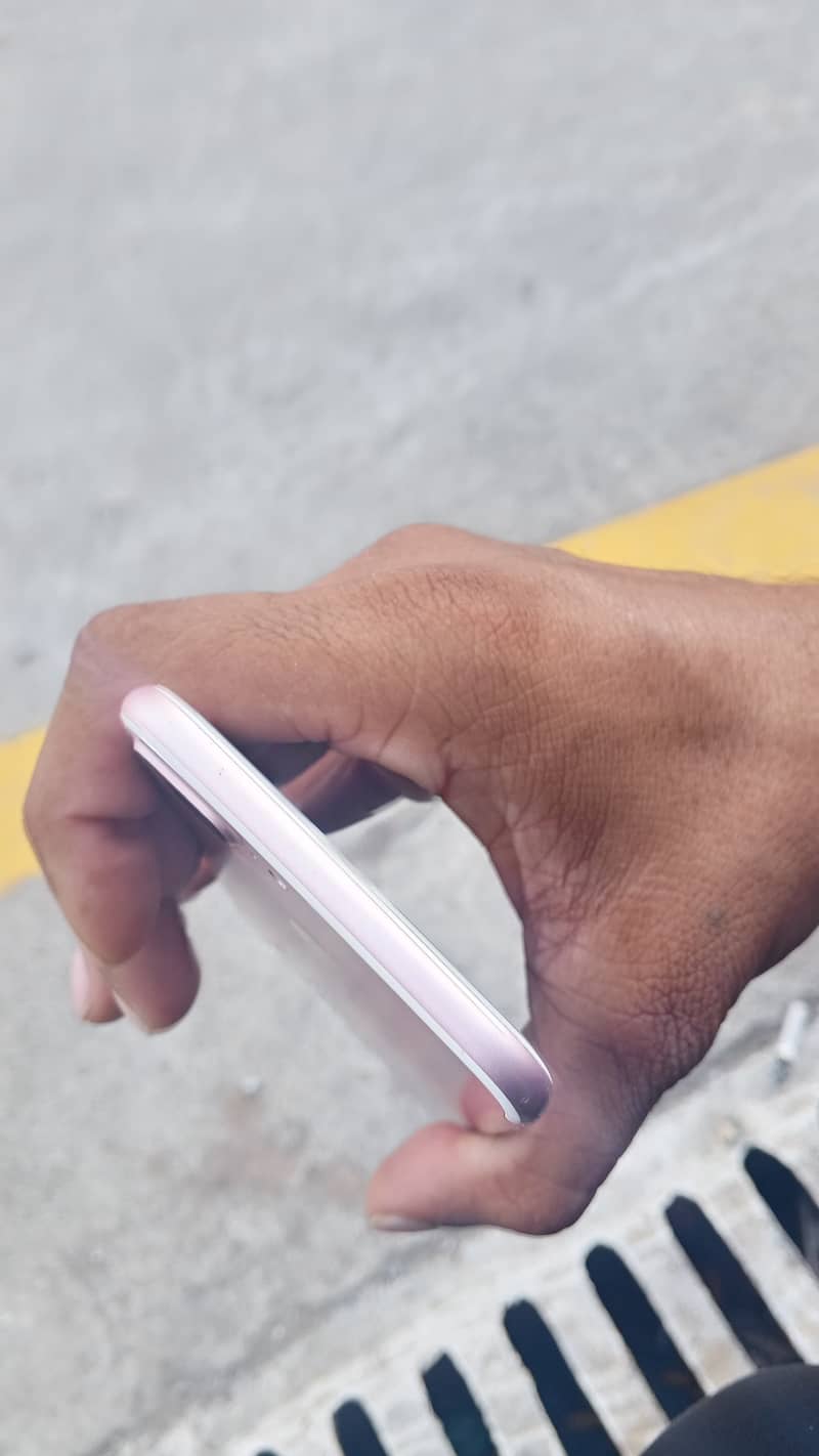 Apple iPhone 7 Plus 5