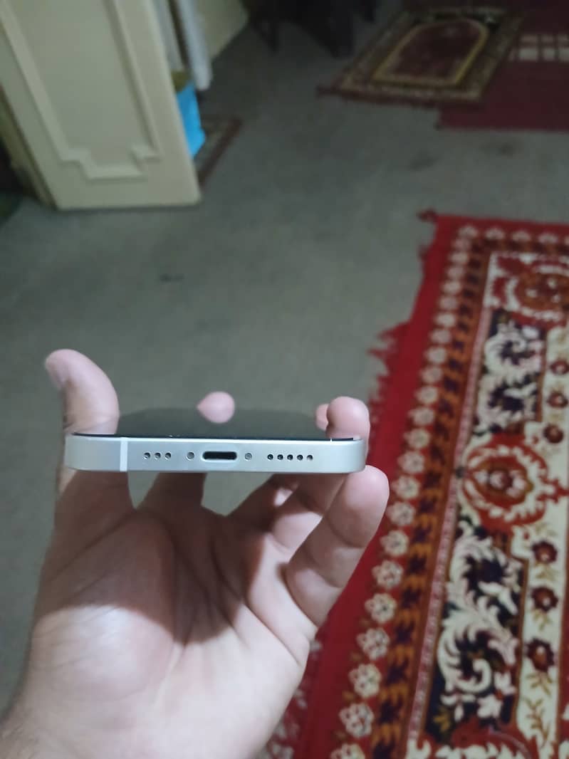 Apple iPhone 13 2