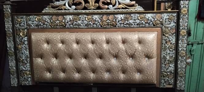 bed + side tables + dressing table