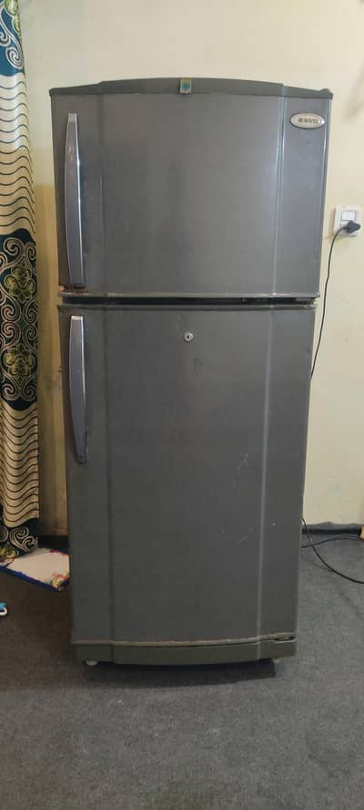 waves medium size fridge neat and clean working on condition