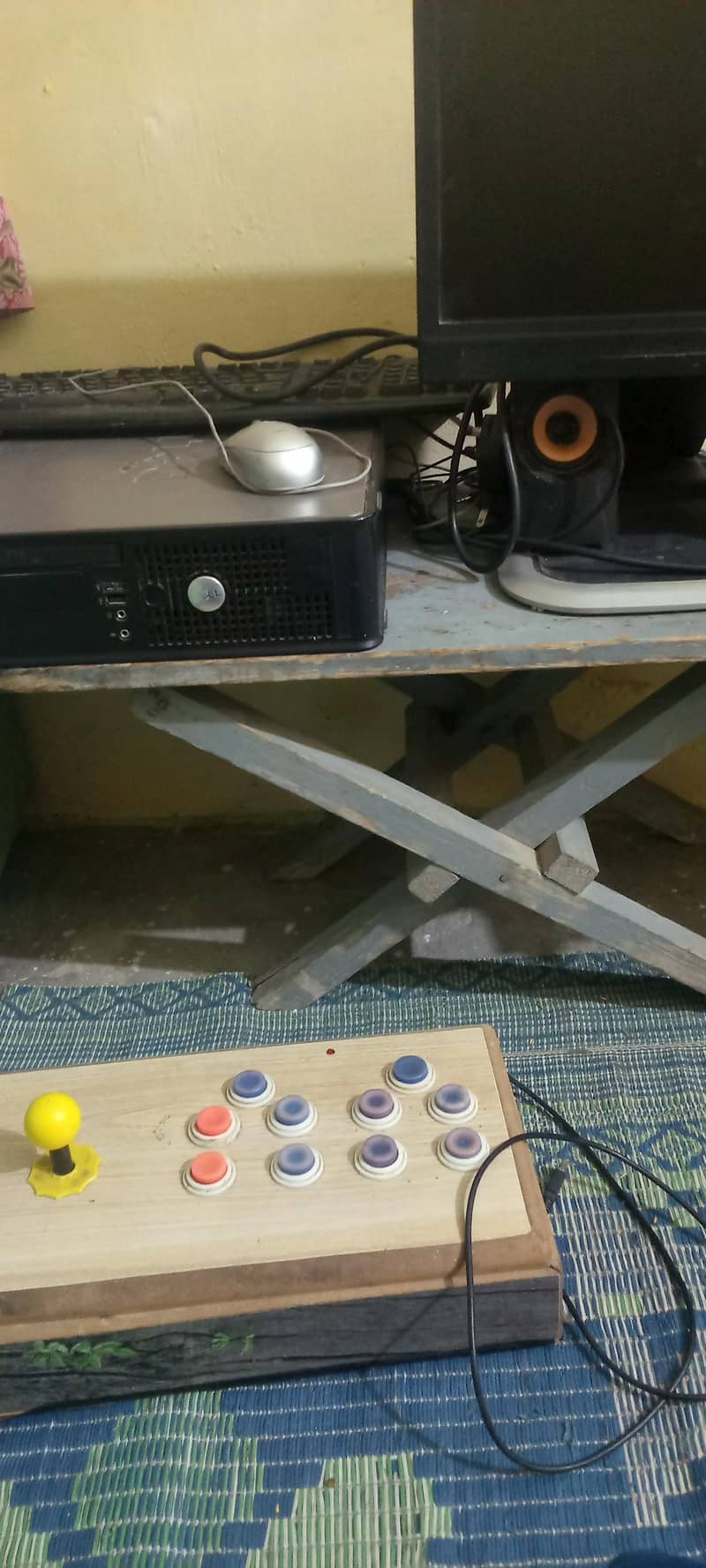 computer with play remote 0
