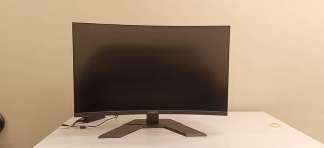 Gigabyte g32qc 32" 165hz+2k resolution.