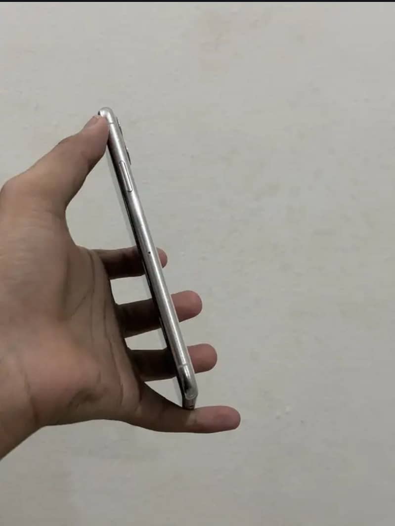 Apple iPhone 11 Pro Max 2