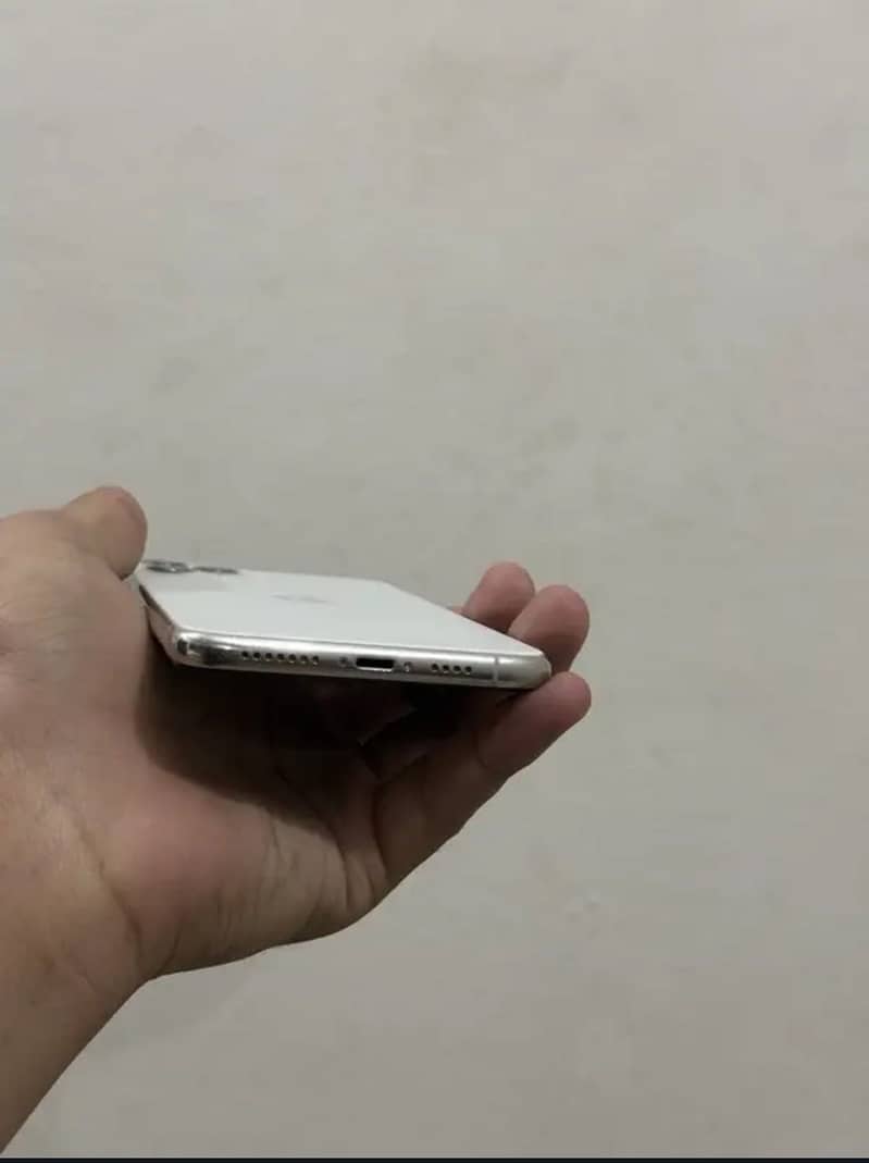 Apple iPhone 11 Pro Max 3