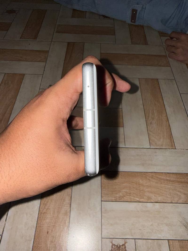 Google Pixel 7a 4