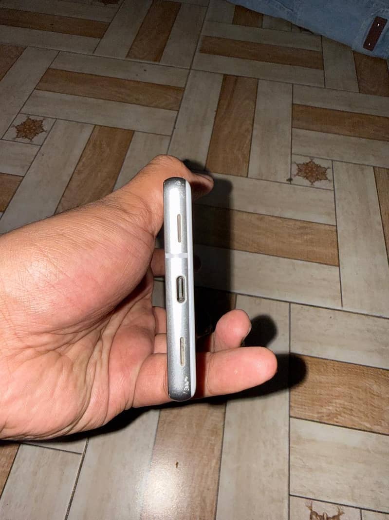 Google Pixel 7a 5