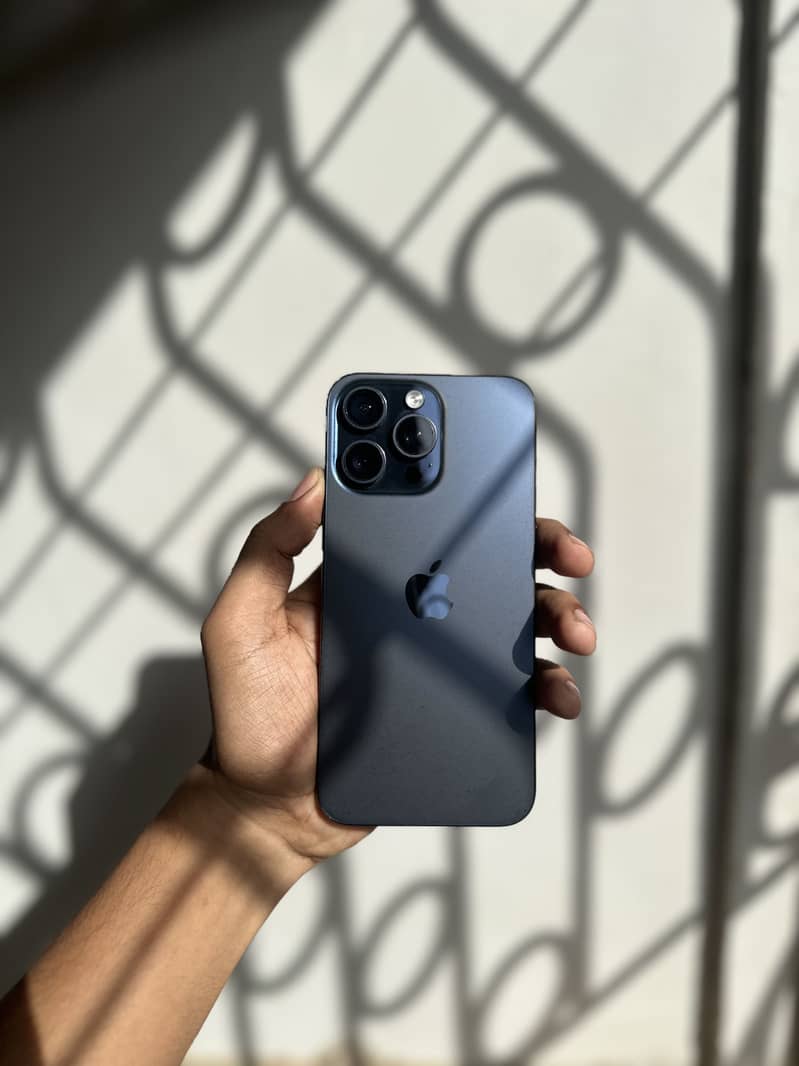 Apple iPhone 15 Pro Max 0