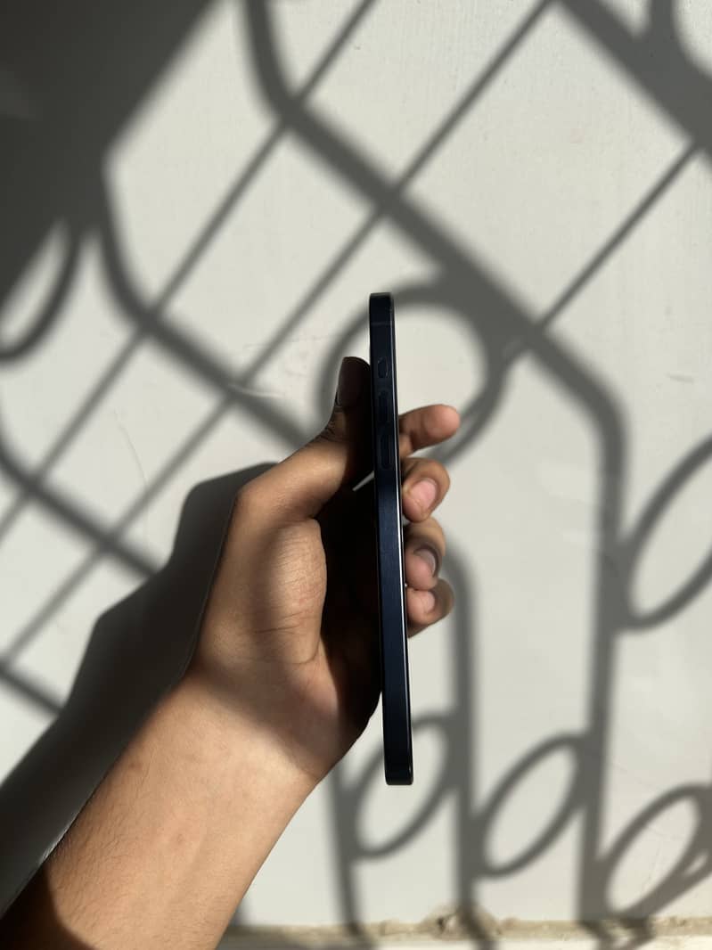 Apple iPhone 15 Pro Max 2