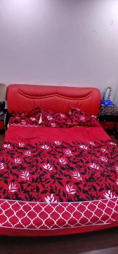 leather black and red bed