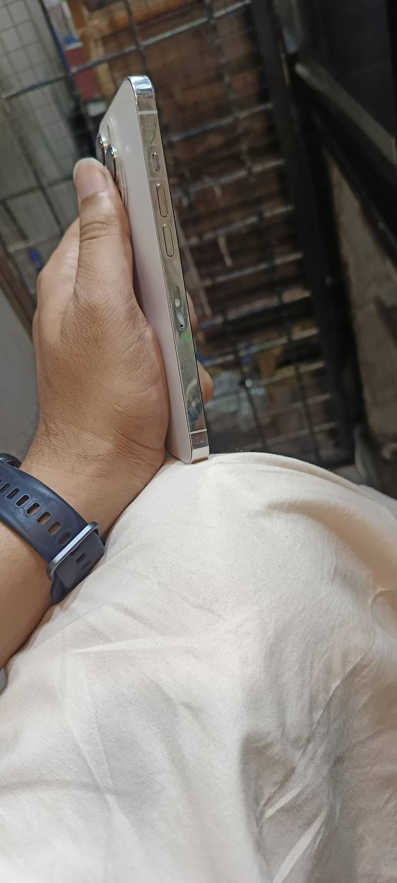 Apple iPhone 13 Pro 8