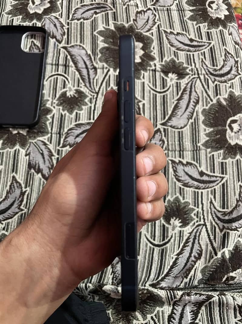 Apple iPhone 13 3