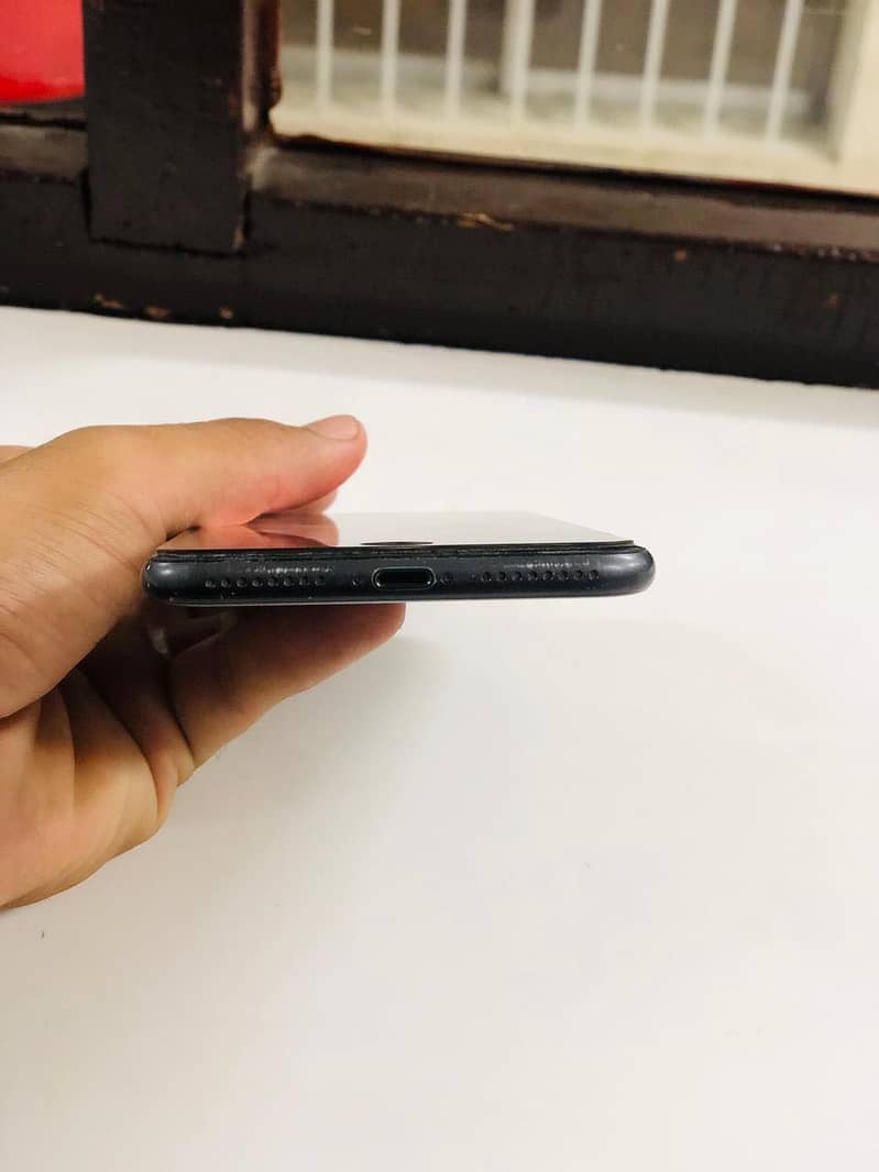 Apple iPhone 8 Plus 3