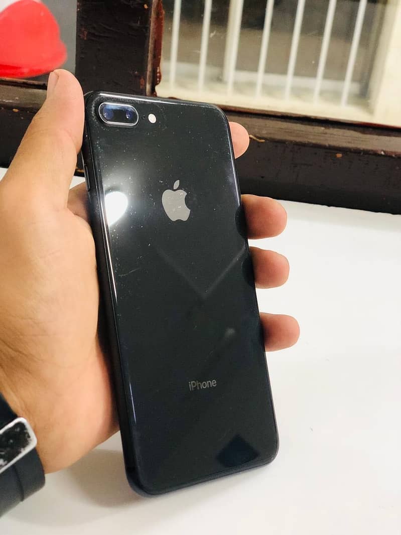 Apple iPhone 8 Plus 4