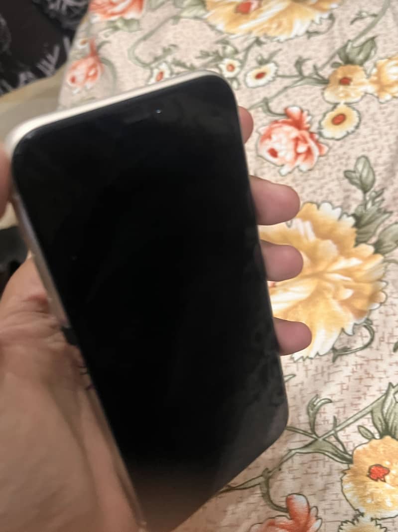 Apple iPhone 11 3