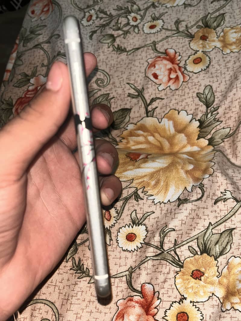 Apple iPhone 11 4