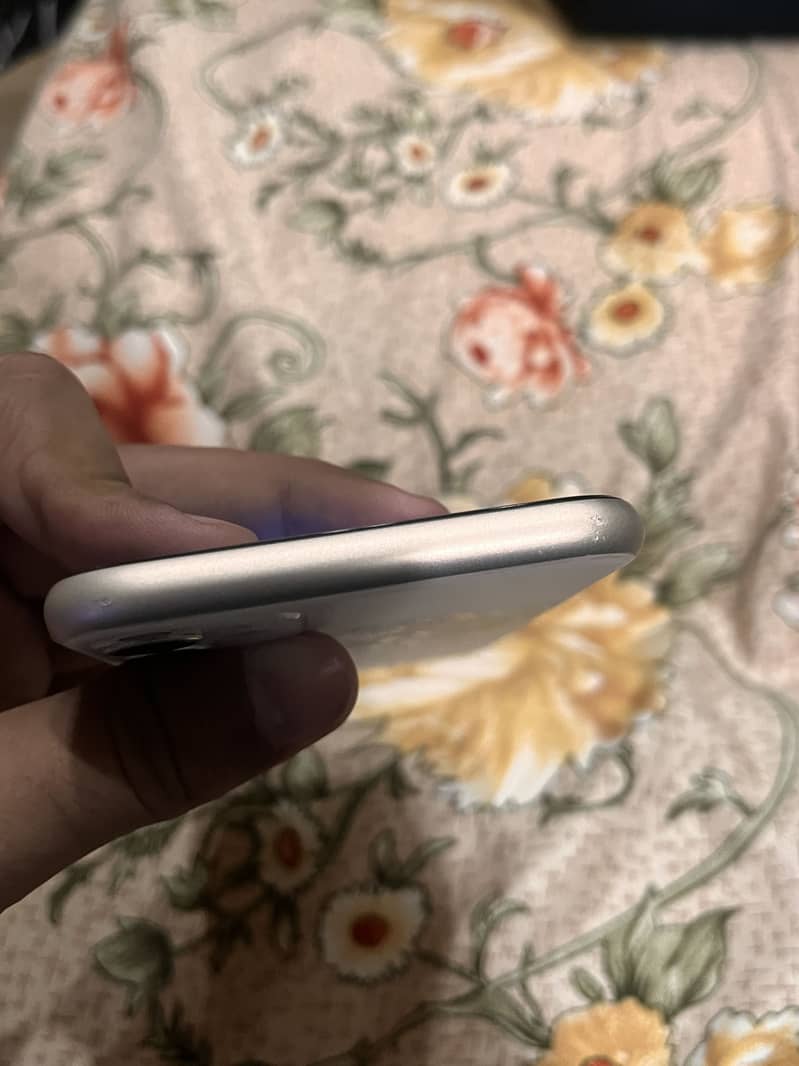 Apple iPhone 11 6