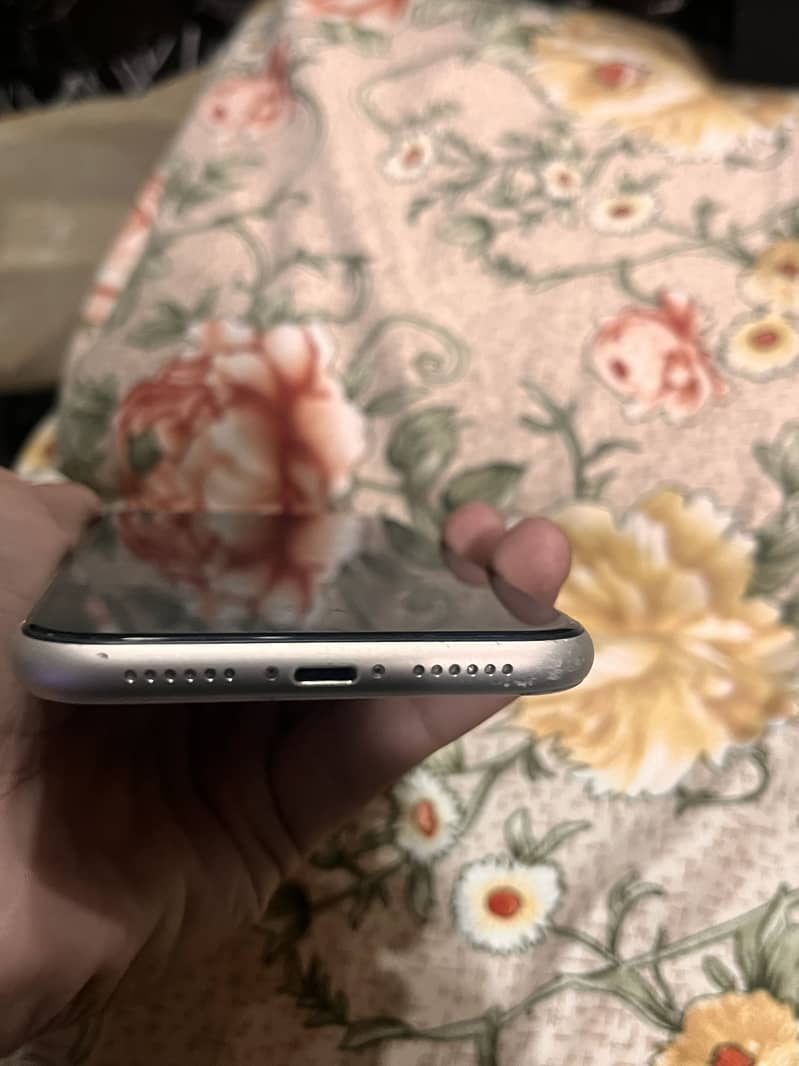 Apple iPhone 11 7
