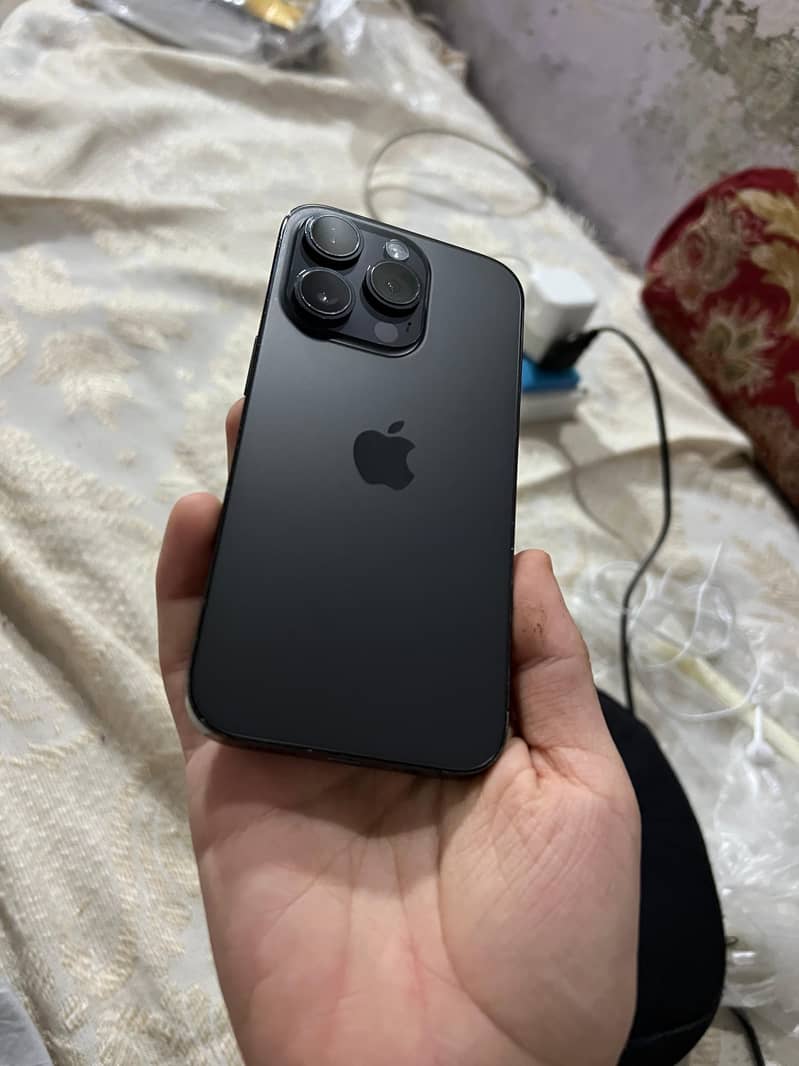 Apple iPhone 14 Pro 0