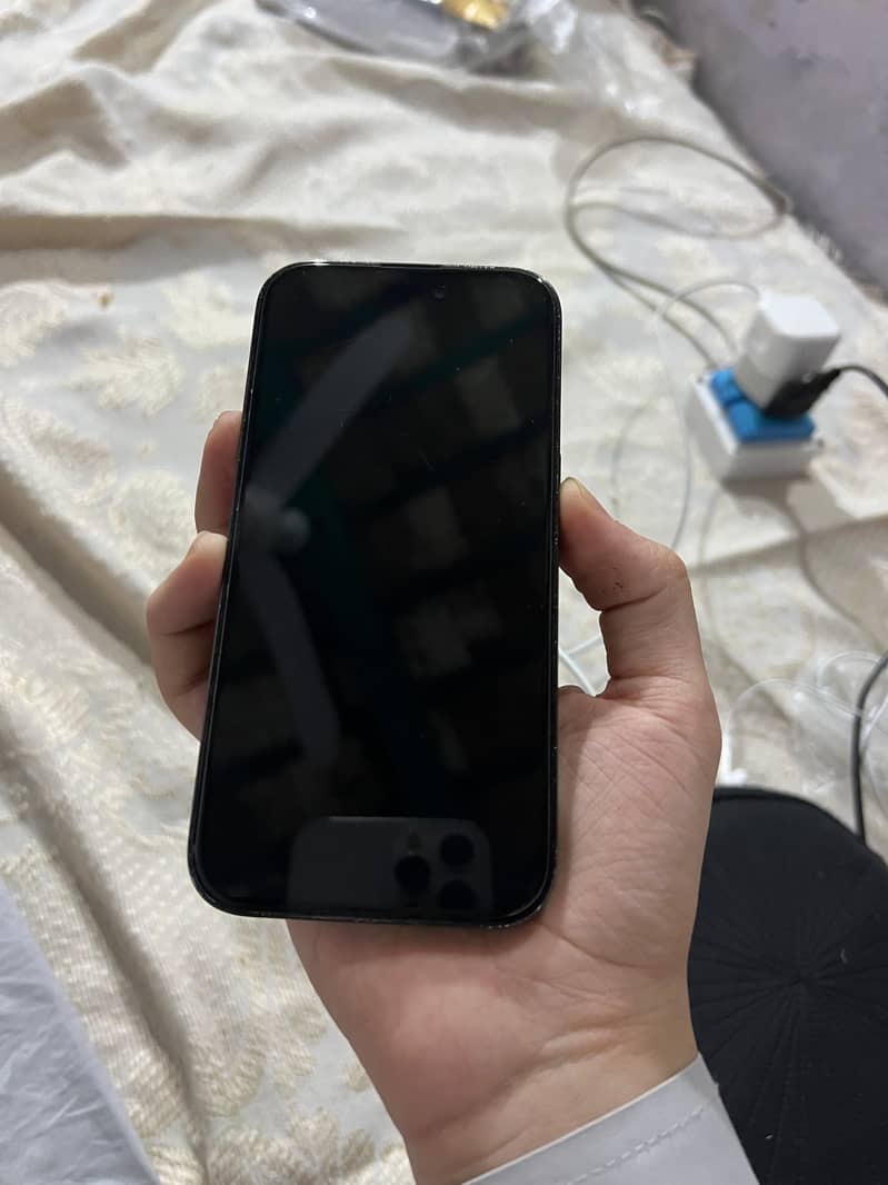 Apple iPhone 14 Pro 1