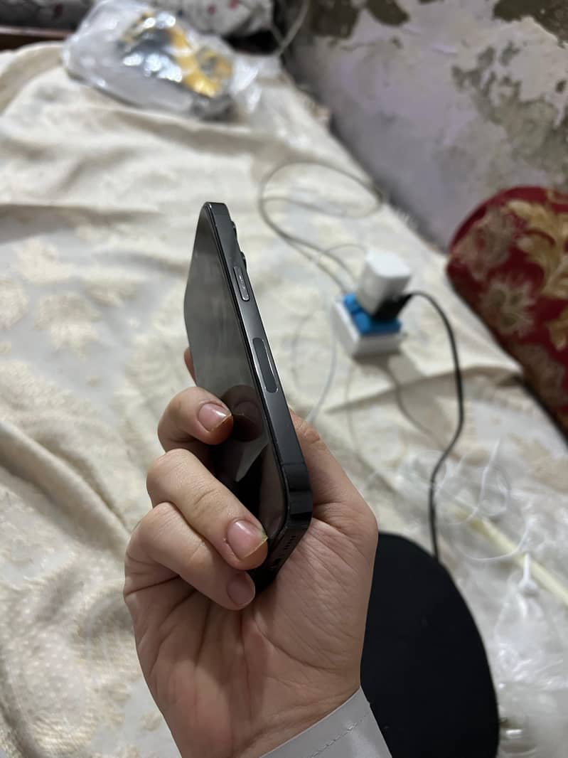 Apple iPhone 14 Pro 2