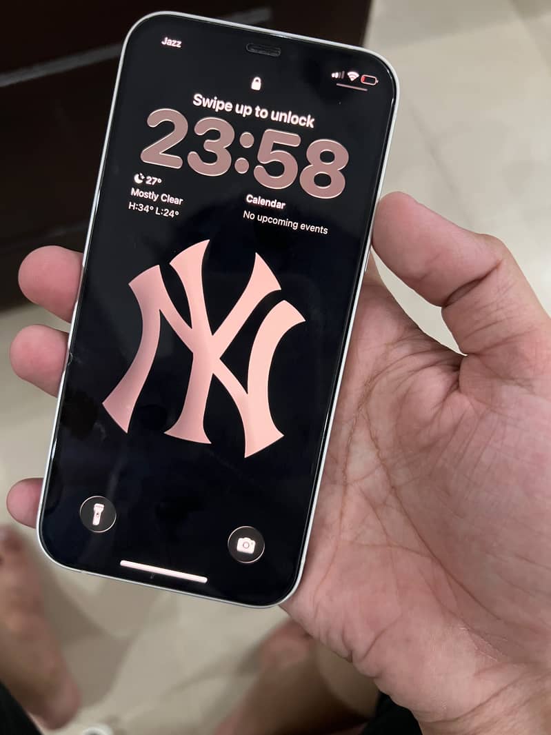 Apple iPhone 12 4