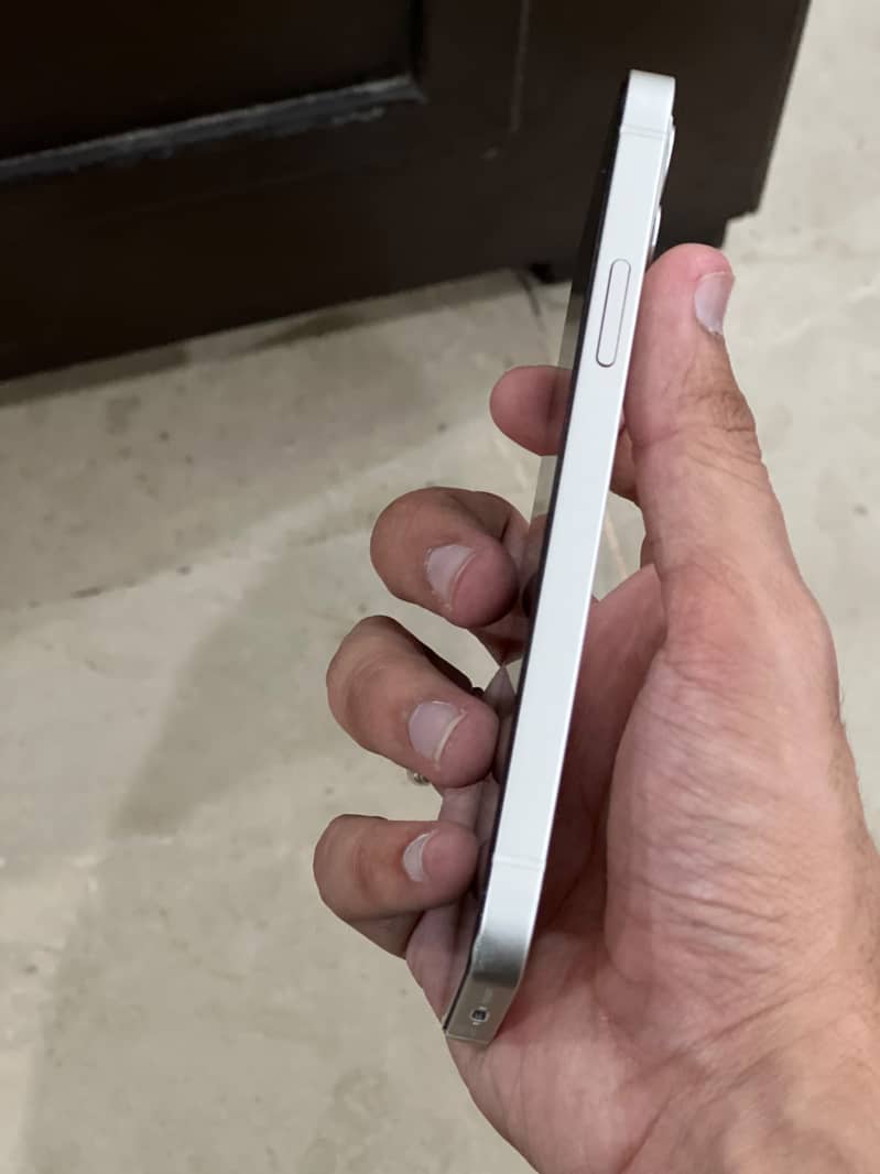 Apple iPhone 12 5