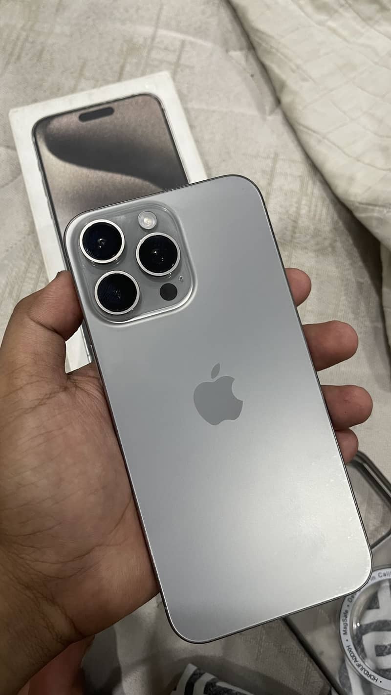 Apple iPhone 15 Pro Max 0