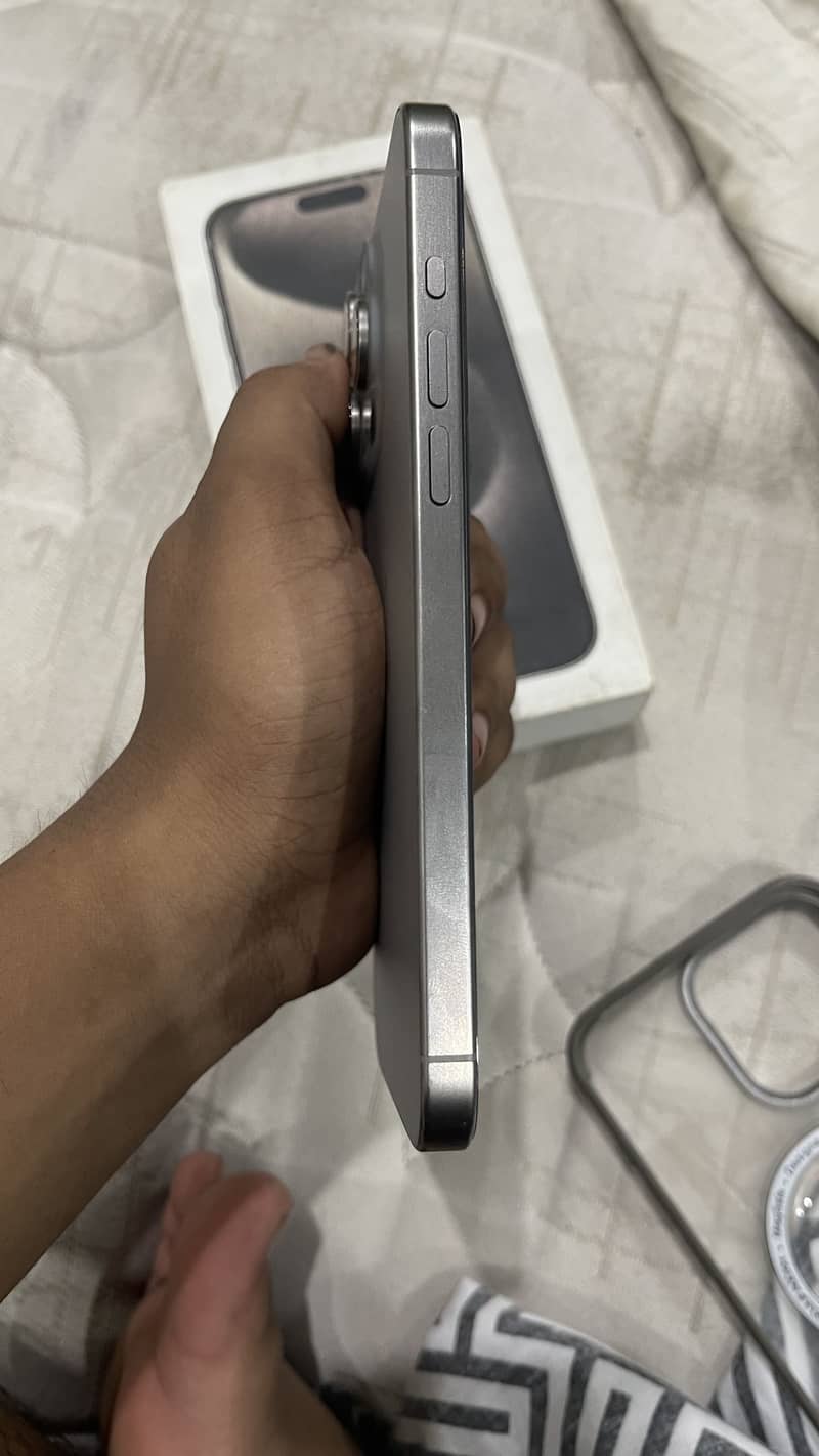 Apple iPhone 15 Pro Max 3
