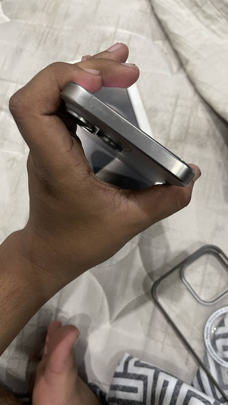 Apple iPhone 15 Pro Max 4