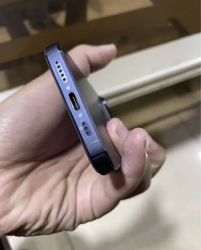 Apple iPhone 15 Pro 1
