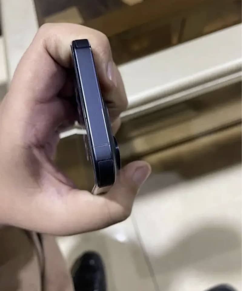 Apple iPhone 15 Pro 3