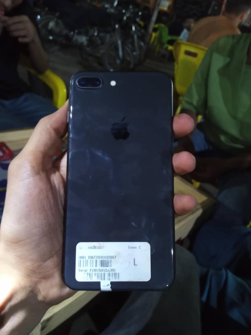 Apple iPhone 8 Plus 3