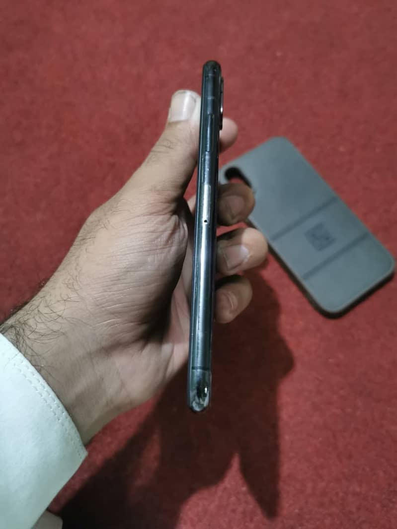 Apple iPhone X 5