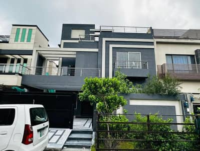 10 Marla Beautiful Owner Built House For Sale