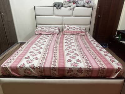 Queen Size Wooden Bed with Mattress & Side Tables – Excellent Conditi