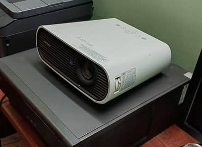 Sony Multimedia Projector – Excellent Working Condition