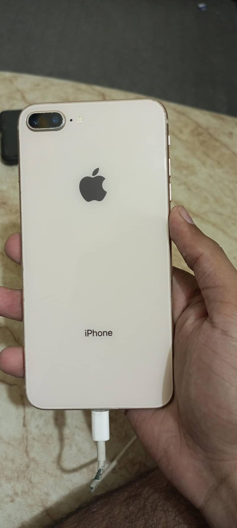 Apple iPhone 8 Plus 1
