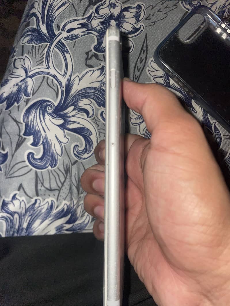 Apple iPhone 6 Plus 3