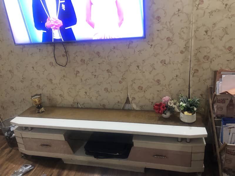 Tv table 0